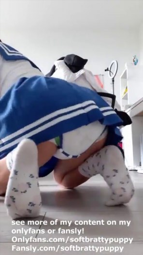 softbrattypuppy - Madchen, baby, zeigt dir ihre windeln und su?e socken